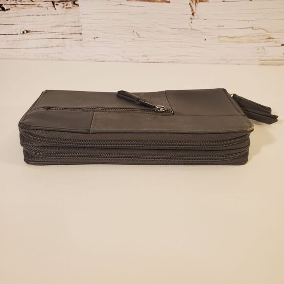 Jessica Simpson wallet - Picture 3 of 14